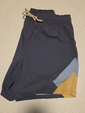 The Bayberry Trunk in Navy /
Fair Harbor Colorblock Swim Shorts with Drawstring